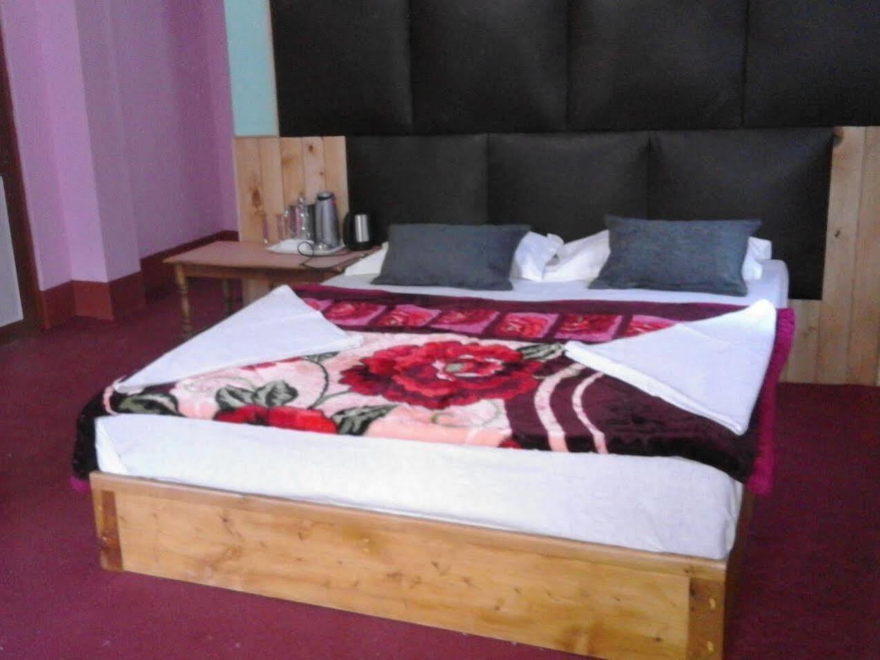 Delight Royal Lachen Buitenkant foto